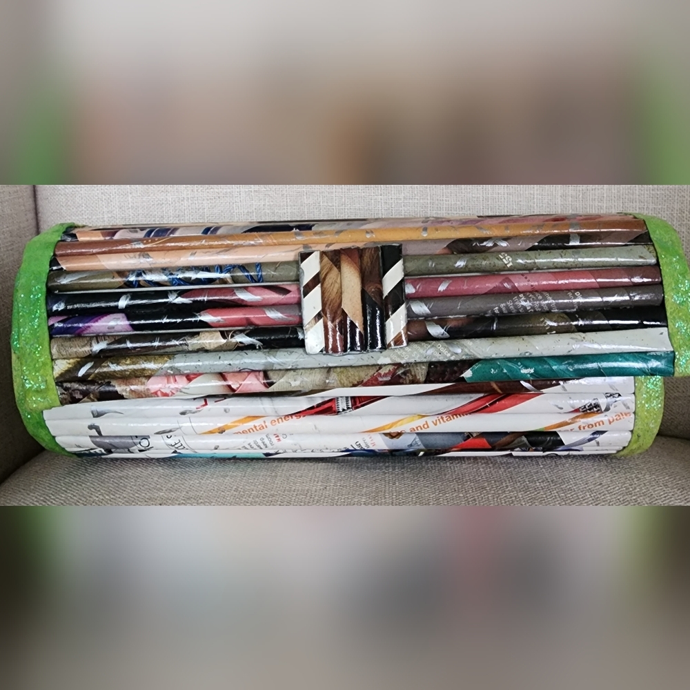 Upcycled magazine pages clutch. - Picture 5 of 5